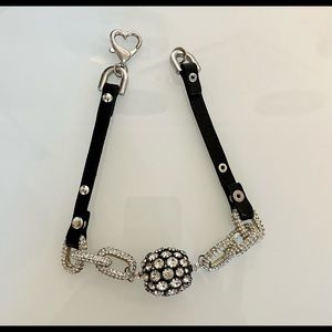 Rhinestone Cowgirl: sparkling rhinestone statement necklace with black leather